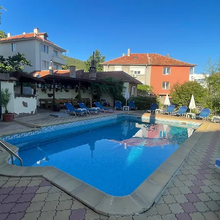 Hotel ,,дироси